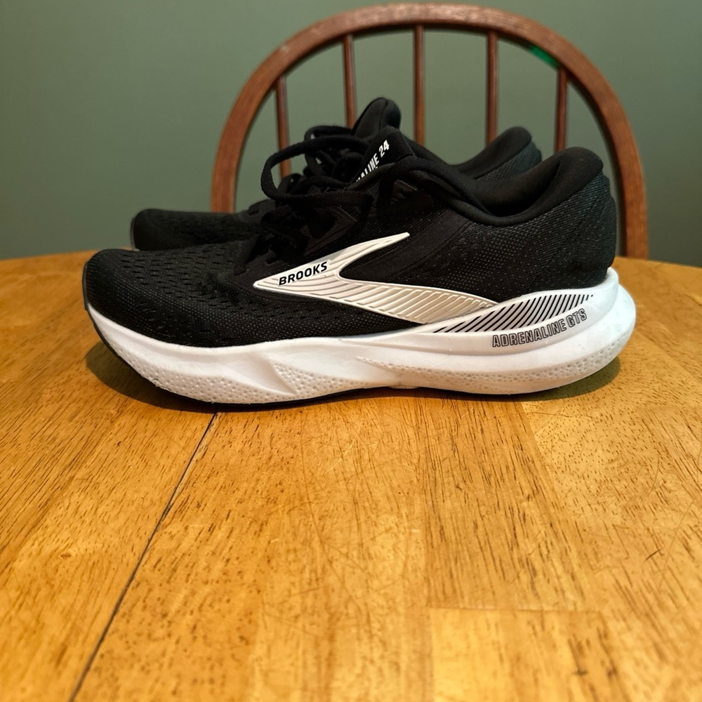 Brooks Adrenaline GTS 24 Shoes Womens 8 B Black White Road Running Support